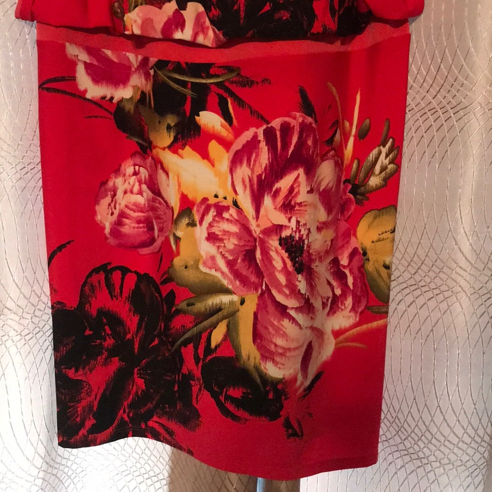 Amazing Floral Print dress for every occasion. - Picture 3 of 5